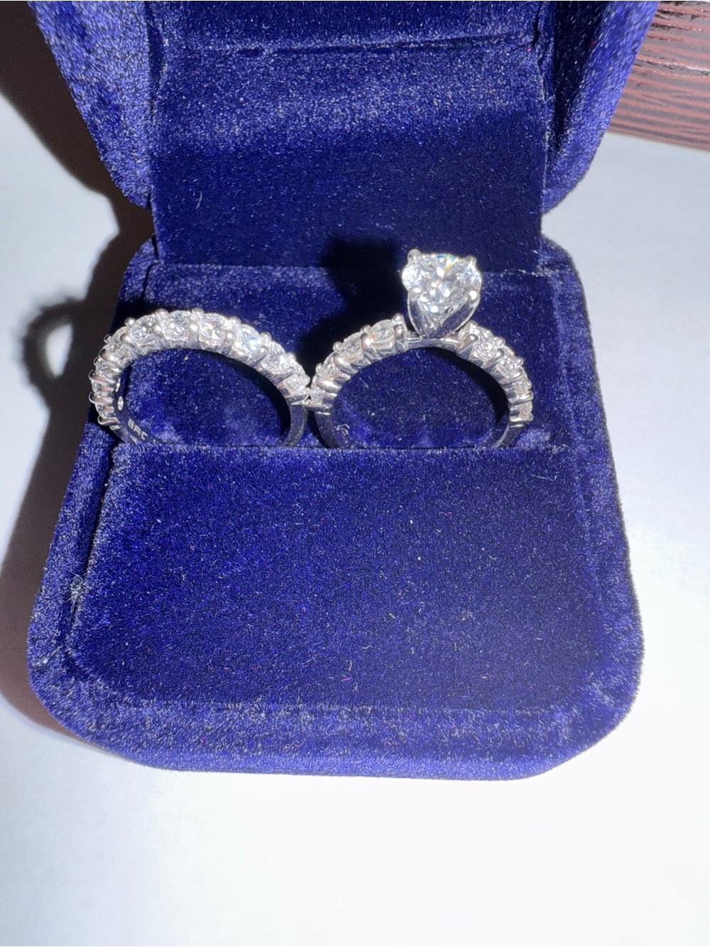 White Gold Solitaire and Accent Diamond Engagement Ring - 14k white gold - Picture 3 of 3